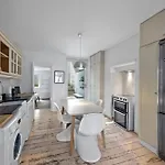 Chelsea 1-Bed Flat With Patio