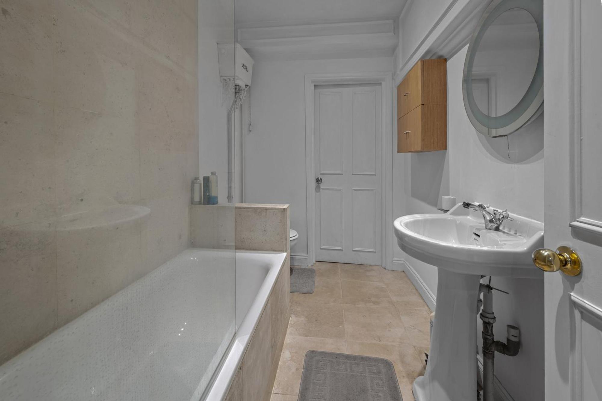 Chelsea 1-bed Flat With Patio