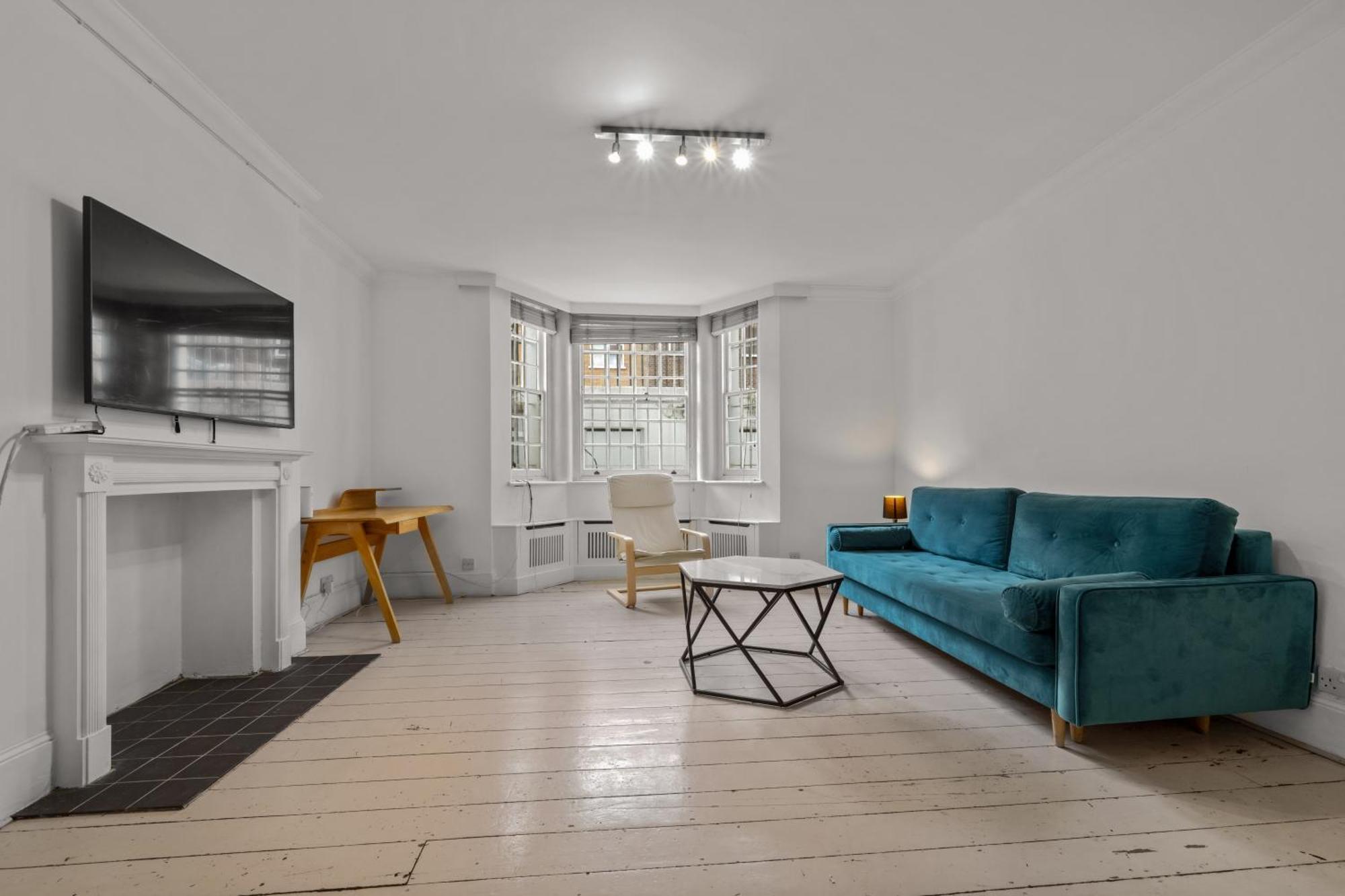Apartment Chelsea 1-bed Flat With Patio *