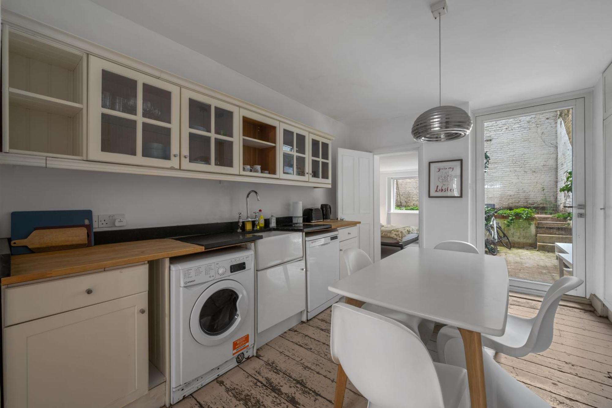 Chelsea 1-bed Flat With Patio Apartment