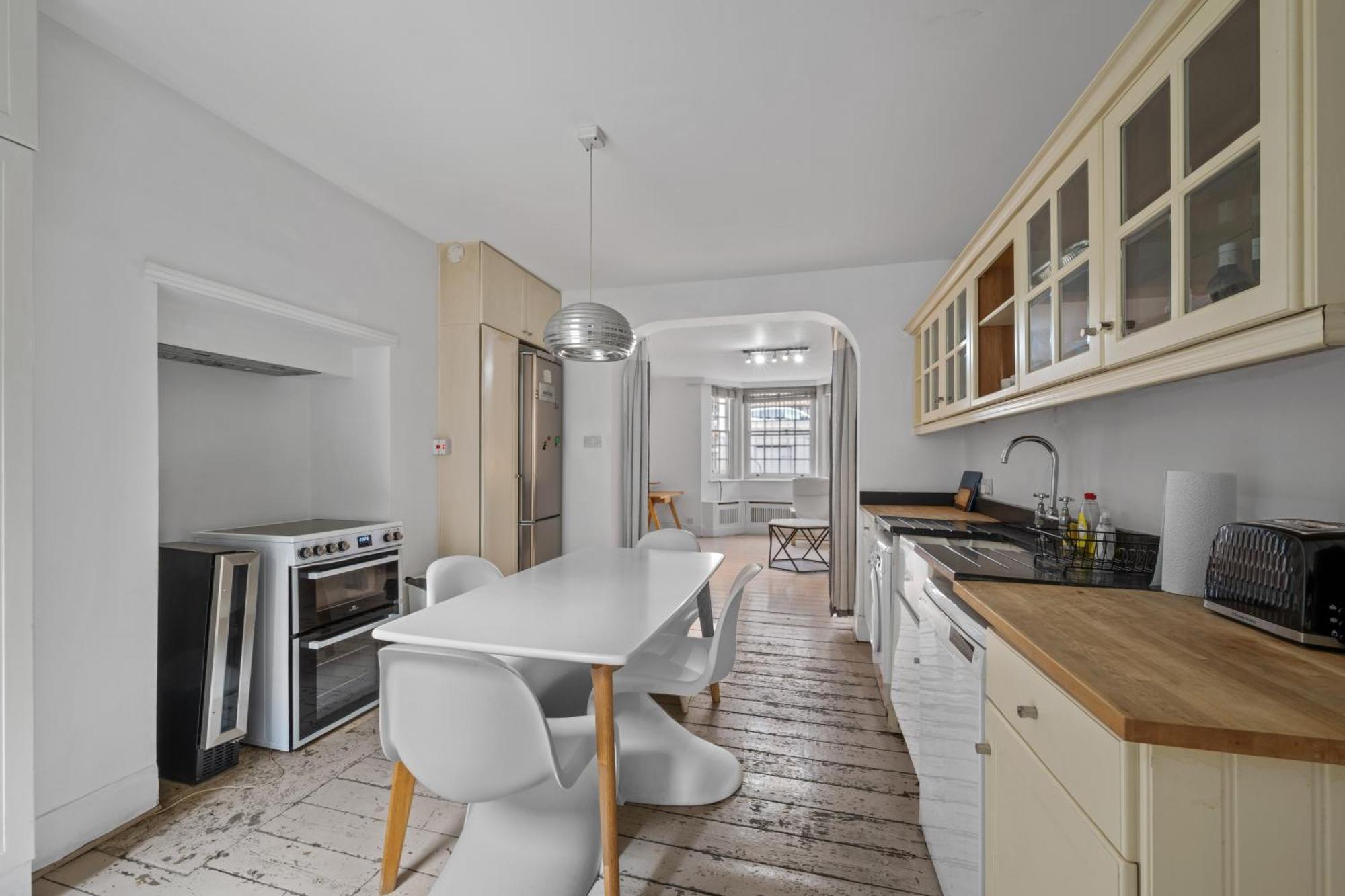 Apartment Chelsea 1-bed Flat With Patio *